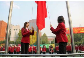 操逼逼,成年网站升旗仪式：凝心聚力，同心向党